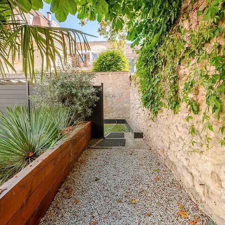 Apartment Garden In